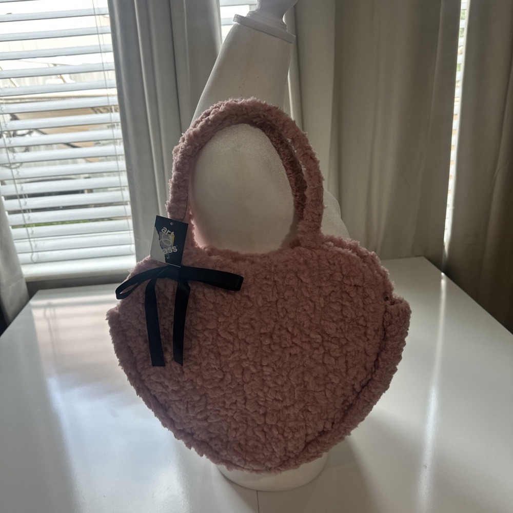 Art Class Heart Shaped Shoulder Bag Girl Womens Pink Sherpa Stylish Chic Fashion